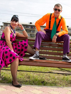 фиолетовые брюки