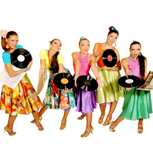 девушки с пластинками