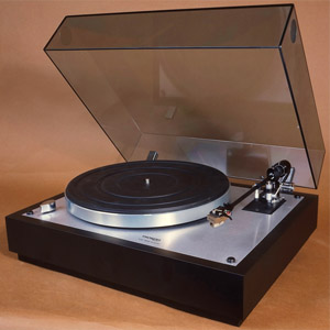 Проигрыватель виниловых пластинок