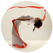 Стильный танец с лентами