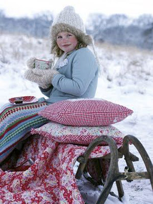 девочка на санках