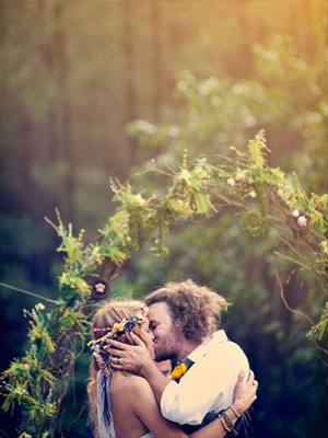 молодожены