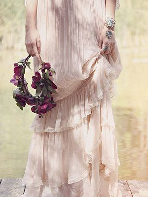 венок из живых цветов