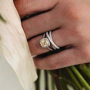 кольцо из белого золота