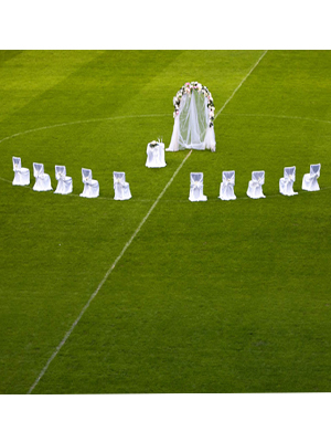 выездная царемония на футбольном поле