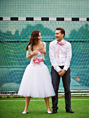 молодожены на воротах