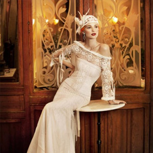 	Длинное платье с ручной вышивкой