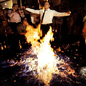 Танец жениха в горящем виски