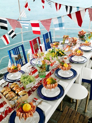 яркие цвета декора 