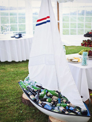 мобильный бар в форме корабля с парусами