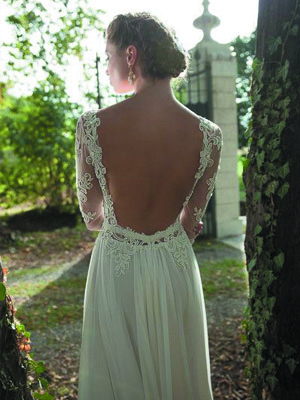 Прямое приталенное платье 