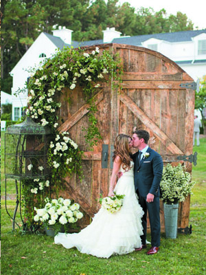  арка в форме состаренных ворот