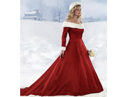 красное платье с меховым воротником