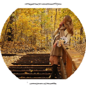 Осенняя женщина – правило зонтика и капюшона