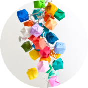 Радужная гирлянда в стиле оригами к празднику