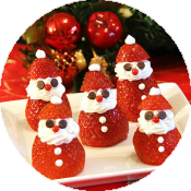 Деды Морозы из клубники – вкусный и полезный десерт!